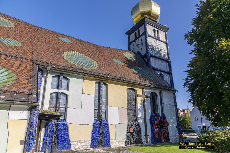 Hundertwasserkirche Brnbach, Pfarrkirche hl. Barbara, September 2023