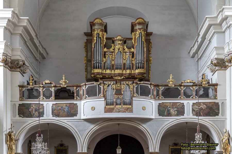 Wallfahrtskirche Maria Lanzendorf mit Kalvarienberg, April 2026