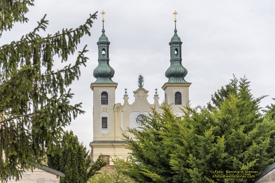 Wallfahrtskirche Maria Lanzendorf mit Kalvarienberg, April 2026